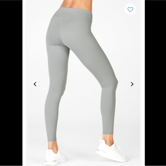 Fabletics Mid Rise Powerhold 7/8 legging - Picture 2 of 2
